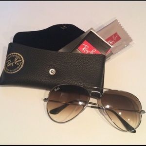☀️ Ray-Ban® Sunglasses☀️ (BRAND NEW PAIR w/ case)