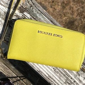 🎂Michael Kors Jet Set Travel Wristlet