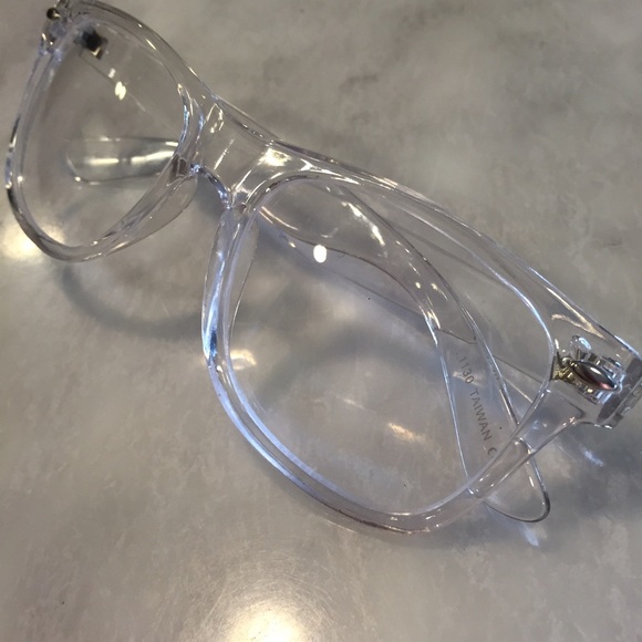 Clear Frames Eye Glasses - Picture 2 of 4