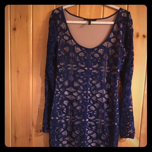 BCBGMAXAZRIA Tanya lace dress in blue. Large.