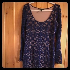 BCBGMAXAZRIA Tanya lace dress in blue. Large.