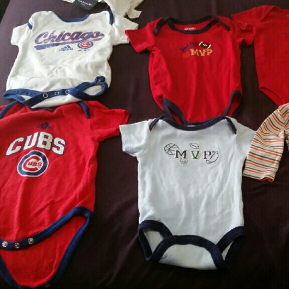 Cubs onsies, and other sports one. Size 3-6 M