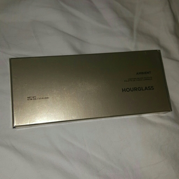 Hourglass lighting blush palette