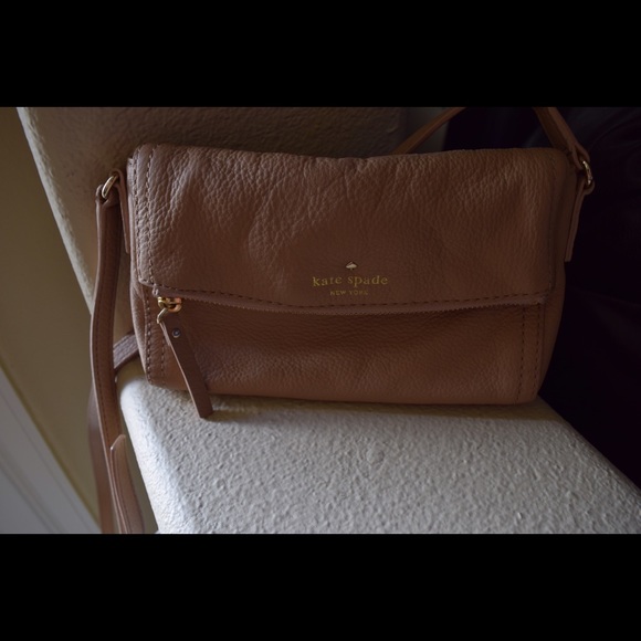 Authentic Kate Spade cross body purse. - Picture 3 of 4