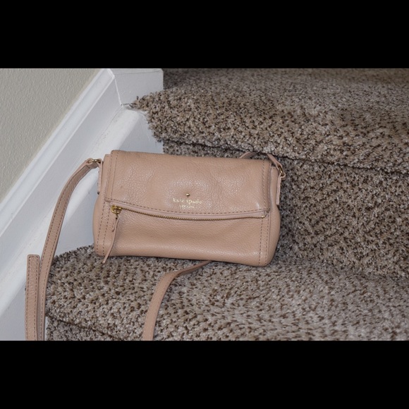 Authentic Kate Spade cross body purse. - Picture 4 of 4