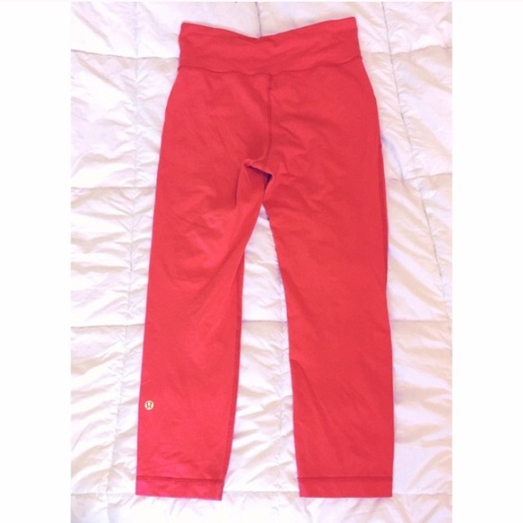 Lululemon Hi-Rise Crops sz 6
