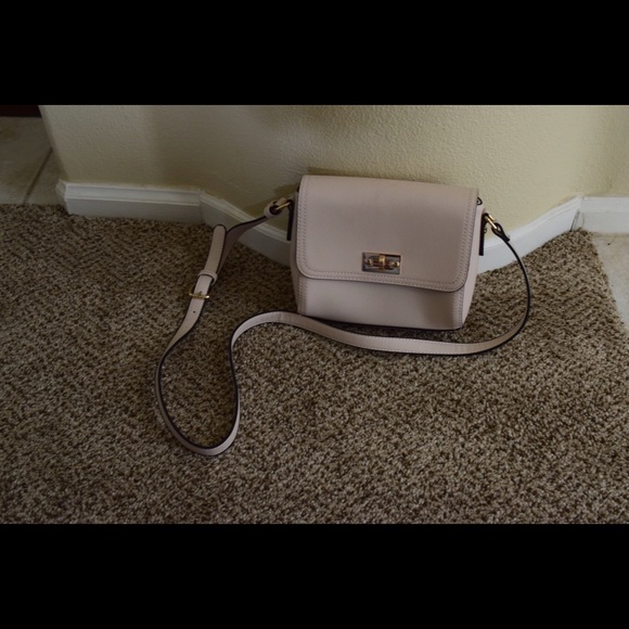 Light pink cross body Forever 21 purse.