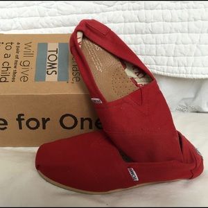 TOMS Classic Canvas Slip On
