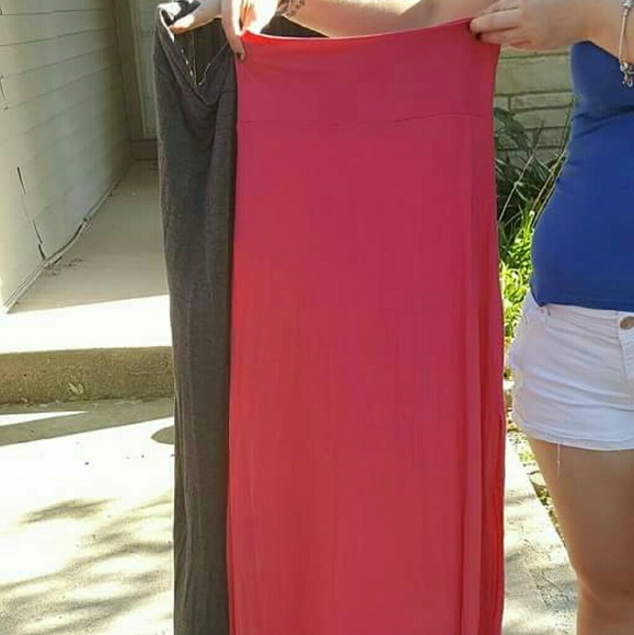 2 maxi skirta, slit on side legs (: