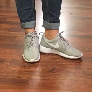 Nike Roshe 1 Womens size 6
