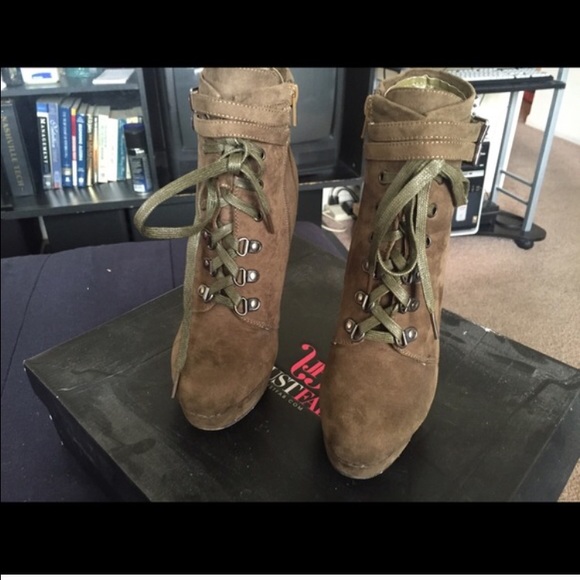 Rushani Booties - Picture 2 of 4