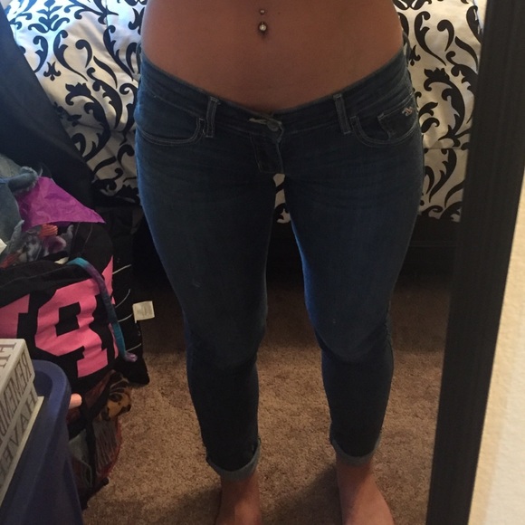 Hollister dark wash jeans!👖