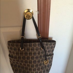 Beautiful MK Medium Bag. Very good conditions