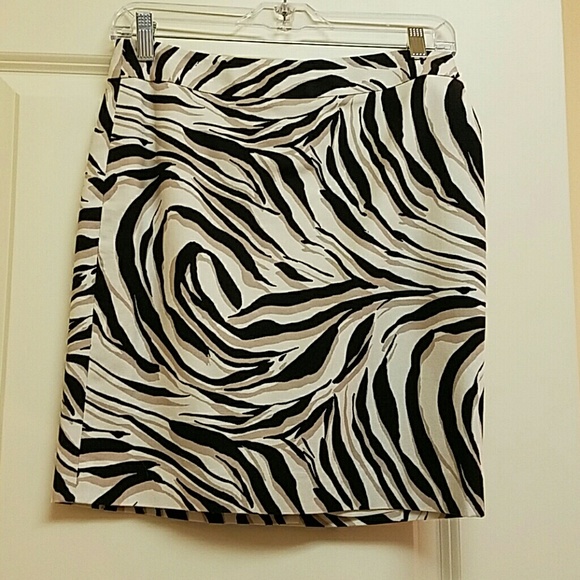 Loft super cute print skirt! - Picture 2 of 3