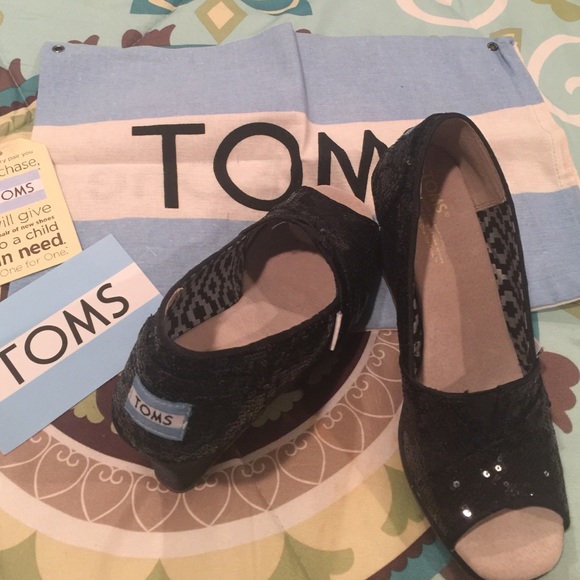 TOMS every day pump wedge style