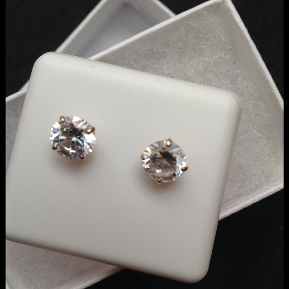 🎈🎈SOLD🎈🎈 10 carat GOLD Diamond earrings
