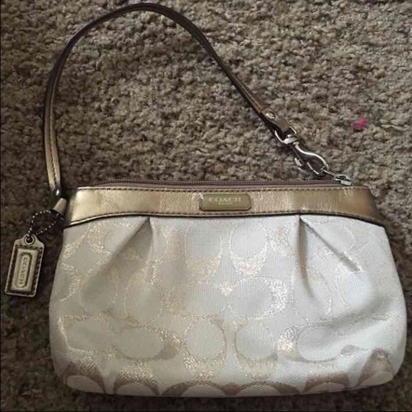 Coach Wristlet - Picture 3 of 4