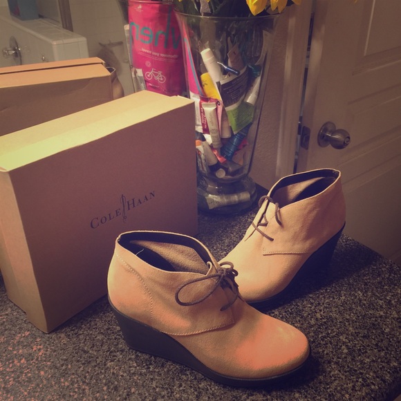 BNIB SOO CUTE! Cole Haan Britt Chukka Bootie 9