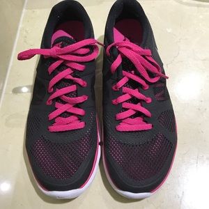 Nike fitsole tennis shoes used only twice