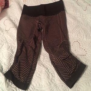 Lululemon in the flow crop size 4