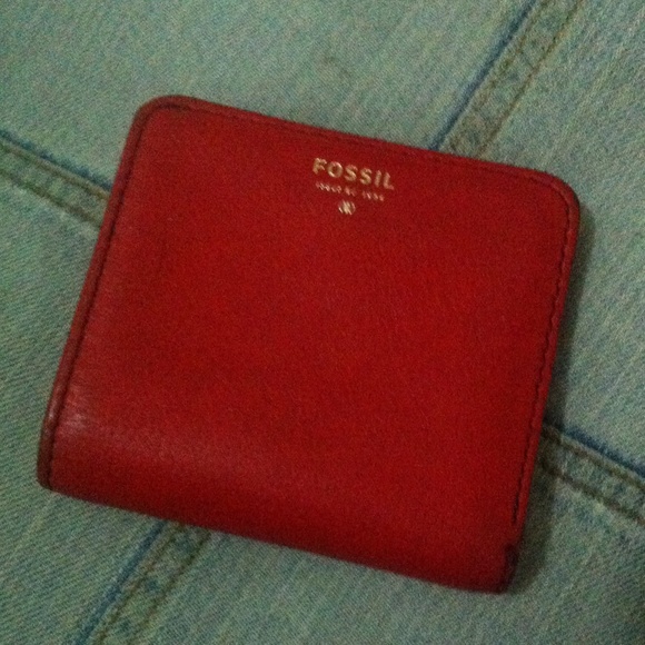 FOSSIL "Sydney" Leather Bi-Fold Wallet in Red - Picture 2 of 4