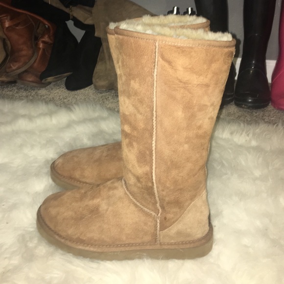 Ugg tall boots size 8