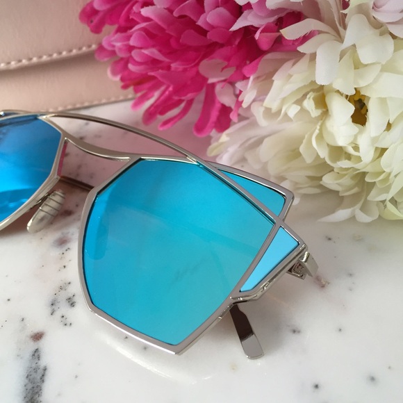"Chiara" Sunglasses || Light Blue Mirror - Picture 3 of 7