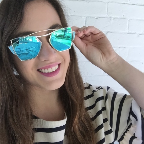 "Chiara" Sunglasses || Light Blue Mirror - Picture 4 of 7