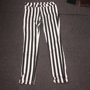Forever 21 black and white striped jeggings