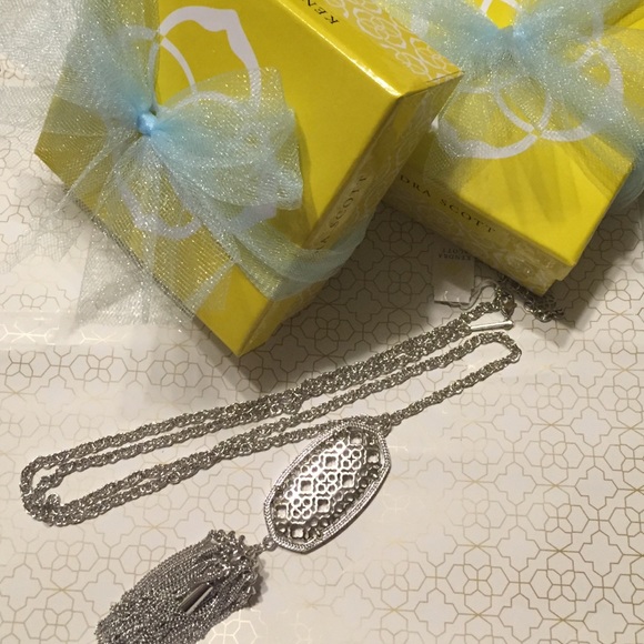 Kendra Scott Jewelry - Must sell  today ✨Kendra Scott Rayne💕💕