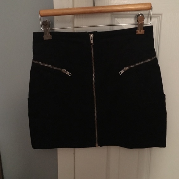 H&M Dresses & Skirts - Black mini skirt with exposed zippers