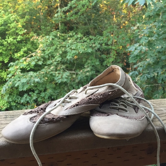 Cute comfy brown shoe - Picture 1 of 2