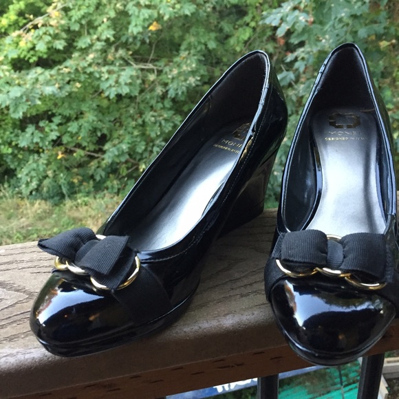 Black wedge - Picture 1 of 2
