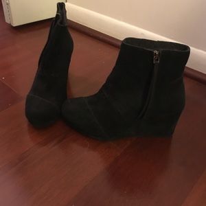 Toms black wedge boots brand new!