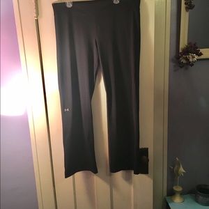 Black fitted Under Armour workout pants