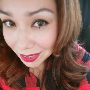 Meet your Posher, Nuvia