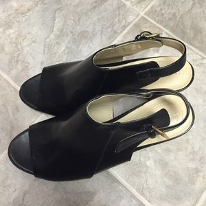 💋Naturalizer Peep Toe Booties in Black💋