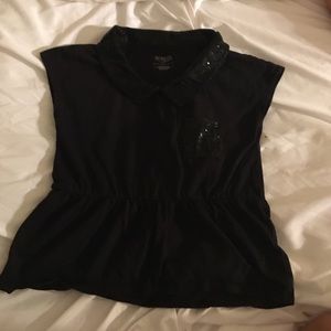 Black shirt with a sequence collar and pocket