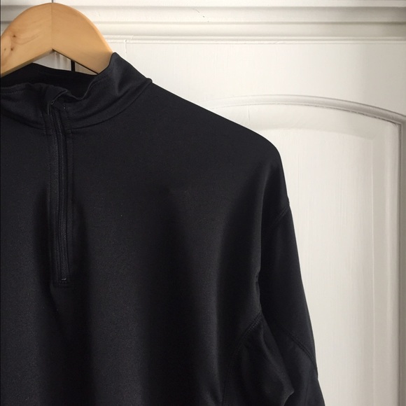 🌵FREE with purchase. Black zip up pullover - Picture 1 of 4