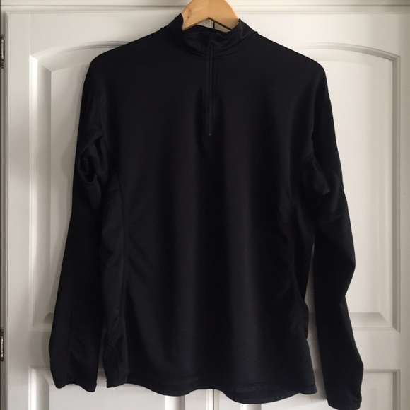 🌵FREE with purchase. Black zip up pullover - Picture 2 of 4