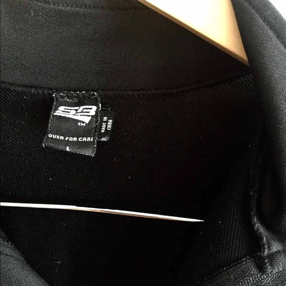 🌵FREE with purchase. Black zip up pullover - Picture 4 of 4