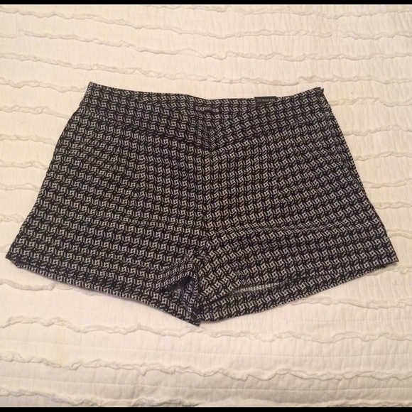 Express pattern shorts. NWT. Never worn. Size 8.