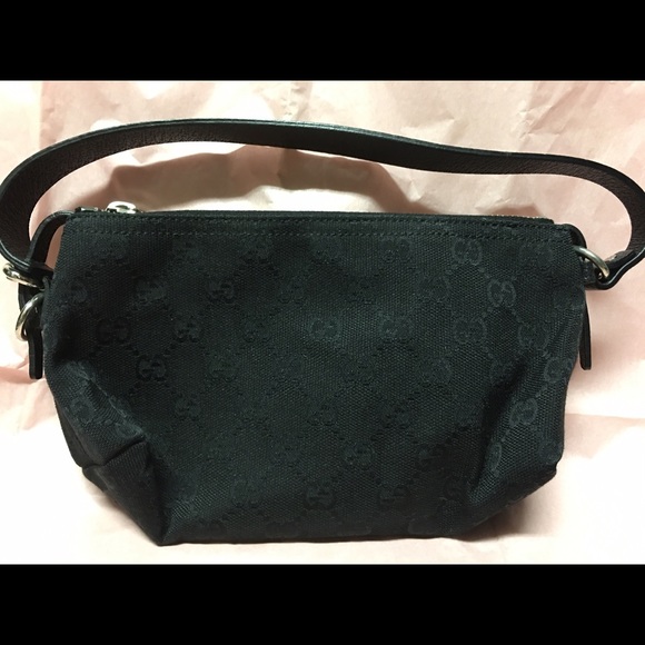 🎉GUCCI handbag 👜OFFERS NEGOTIABLE 👜