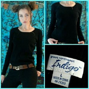 🍂 Plain Black Angelina Jolie Type Sweater, M.🍂