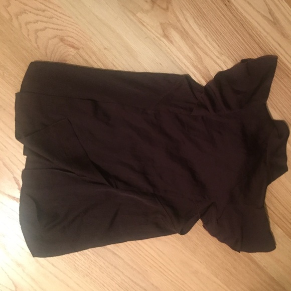 Flirty business top with lots of designer details - Picture 2 of 2