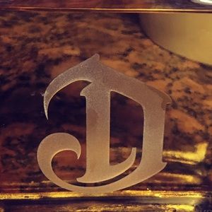 Meet your Posher, Dee