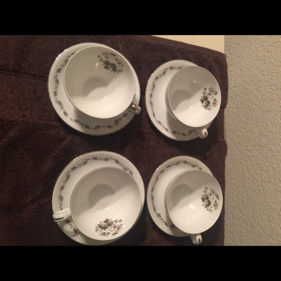 XsoldX Saucers with tea cups