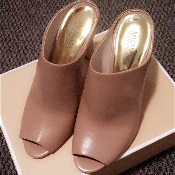 Michael Kors Women's Beige 'Shaw Leather Mule'
