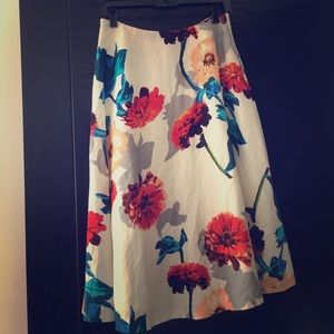 Beautiful midi skirt! Perfect transition piece !