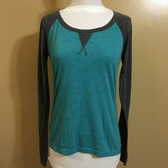 ✳️SALE!!! Teal & Gray Long Sleeve Performance Tee